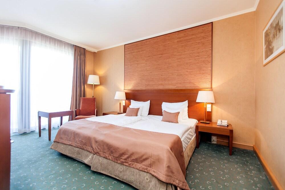 Greenfield Hotel Golf & Spa Bük 外观 照片