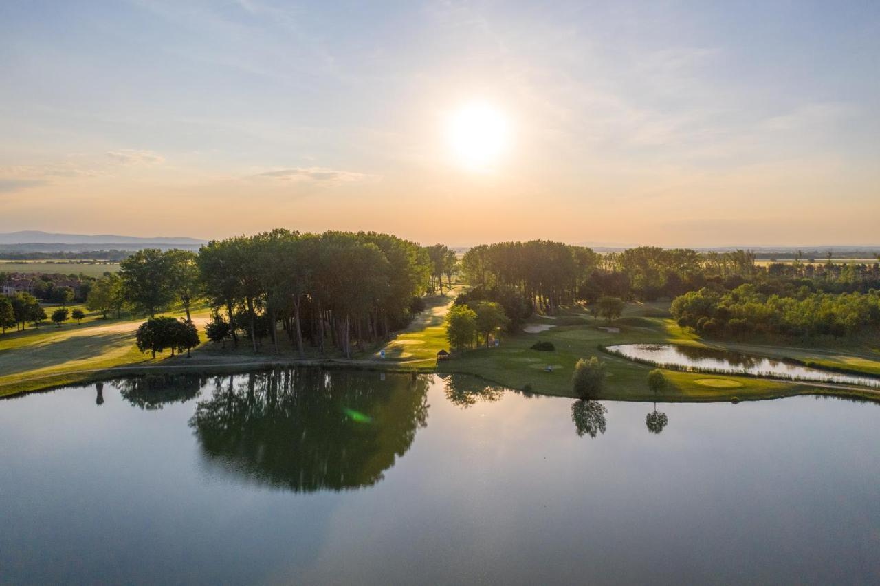 Greenfield Hotel Golf & Spa Bük 外观 照片