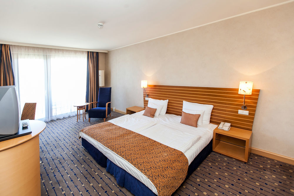 Greenfield Hotel Golf & Spa Bük 外观 照片