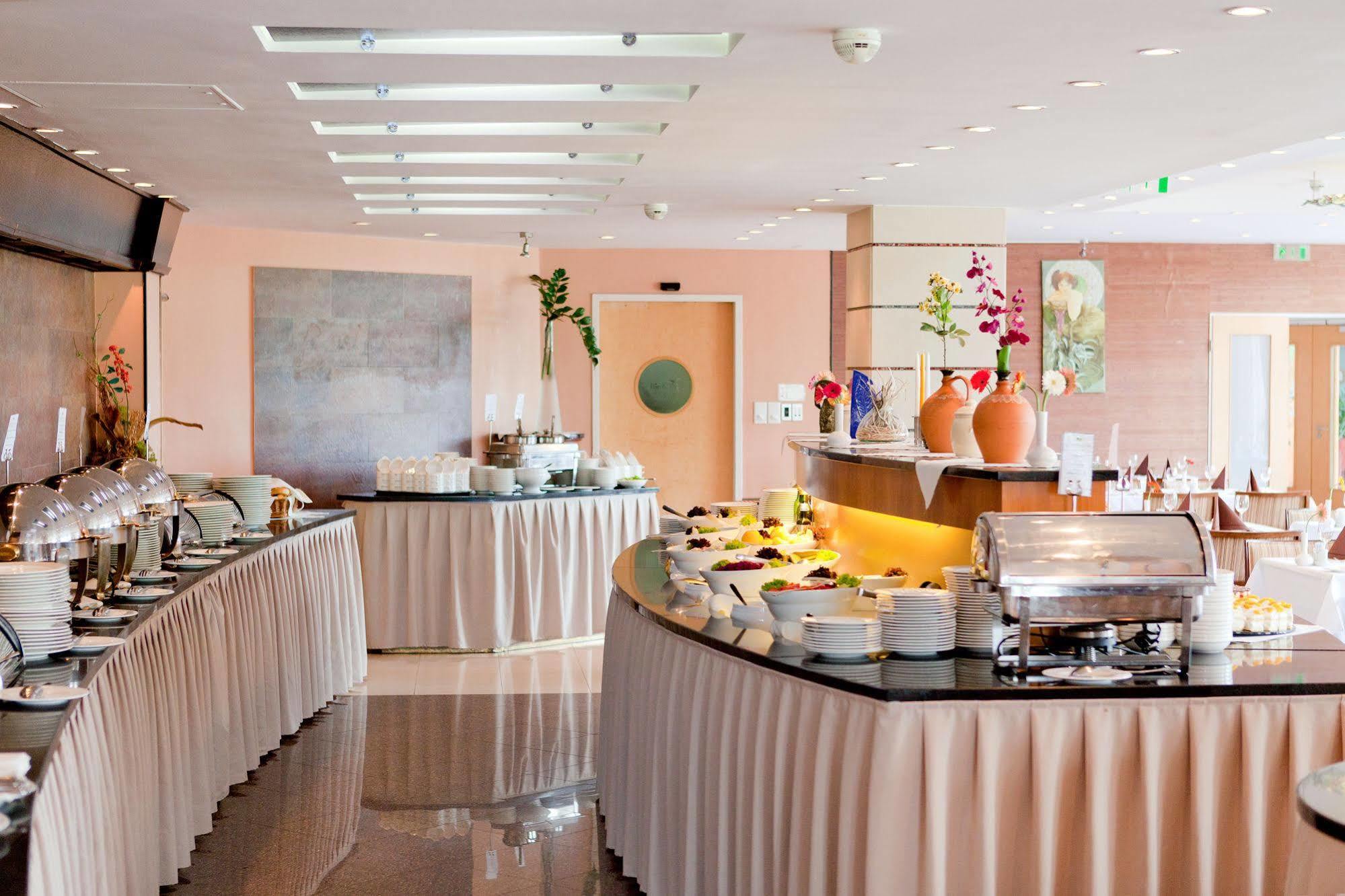 Greenfield Hotel Golf & Spa Bük 外观 照片